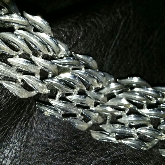 Vintage Silvertone Bracelet - Picture 2 of 6